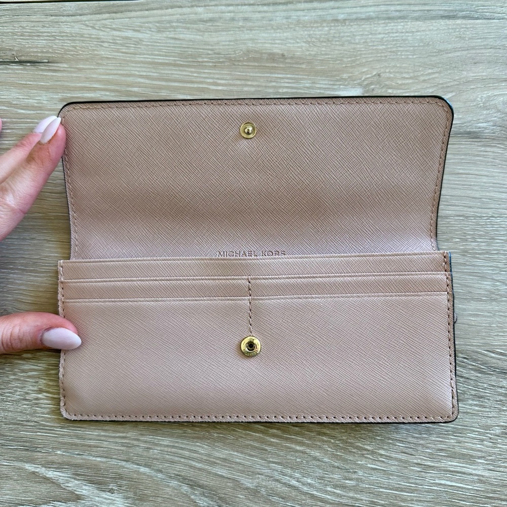 Michael Kors Blush Wallet - Picture 3 of 9